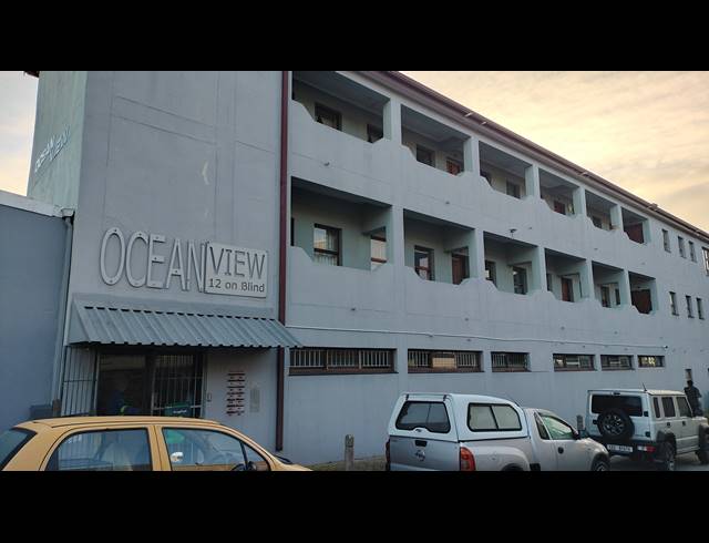 1 BEDROOM FLAT FOR SALE IN MOSSEL BAY CENTRAL
